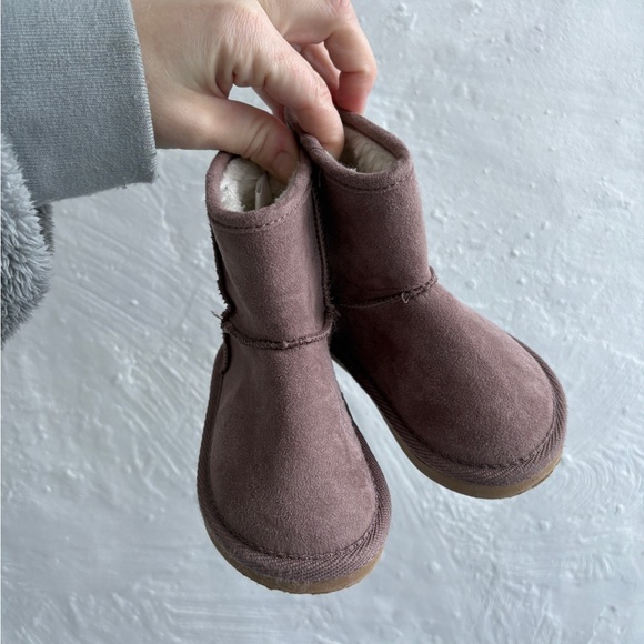 Size 5 toddler mauve ugg styled boots - Picture 5 of 7